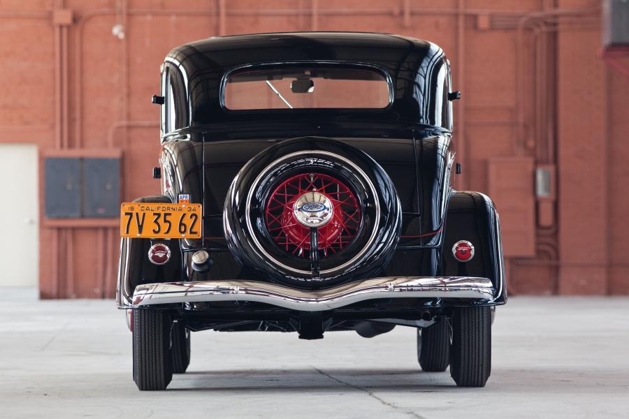  Ford V8 DeLuxe 3-Window Coupe 1934 года  (фото 17 из 24)